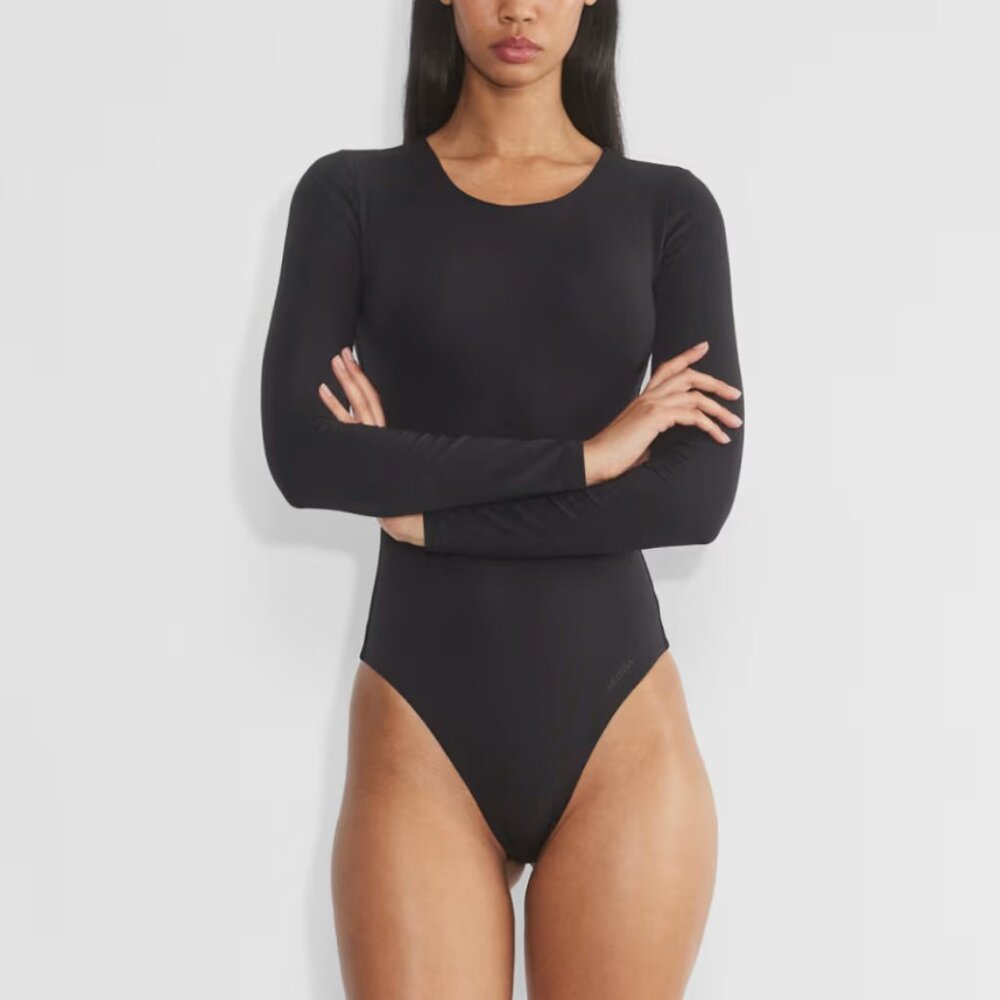 NWOT Aritzia Contour Crew Longsleeve Bodysuit